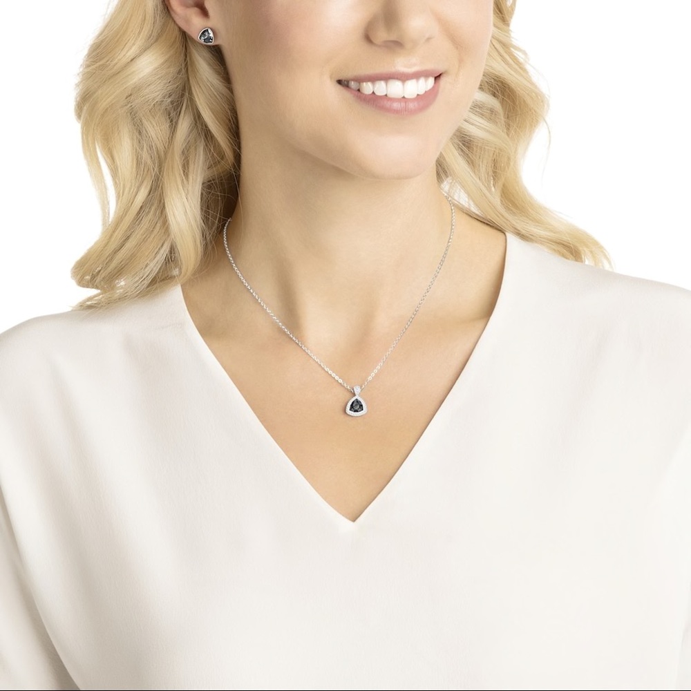 Swarovski begin sets(necklace and earings)